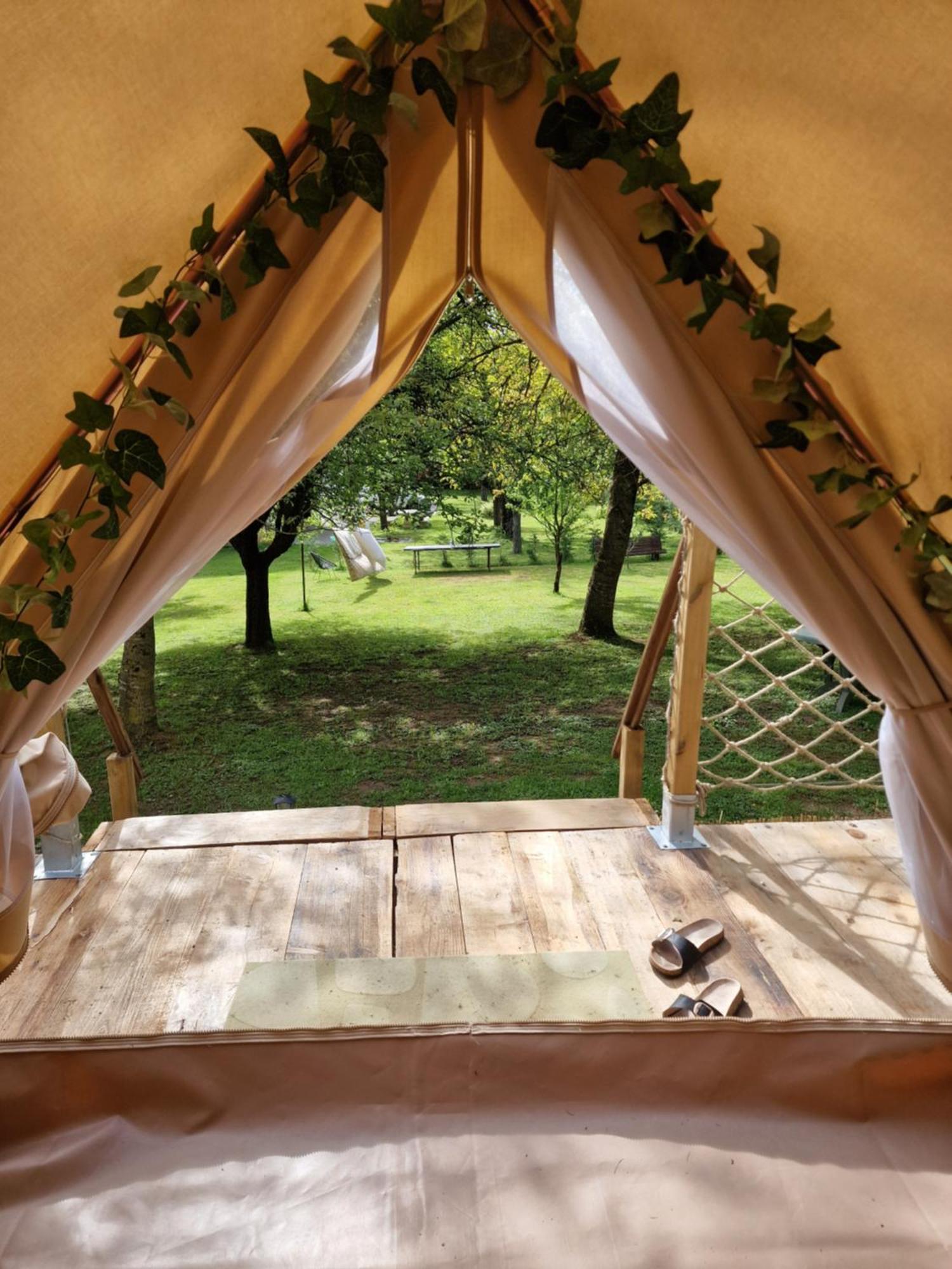 Lodge Tente Les Pommiers Glamping O Rendez-Vous En Demi-Pension Roquefeuil 外观 照片