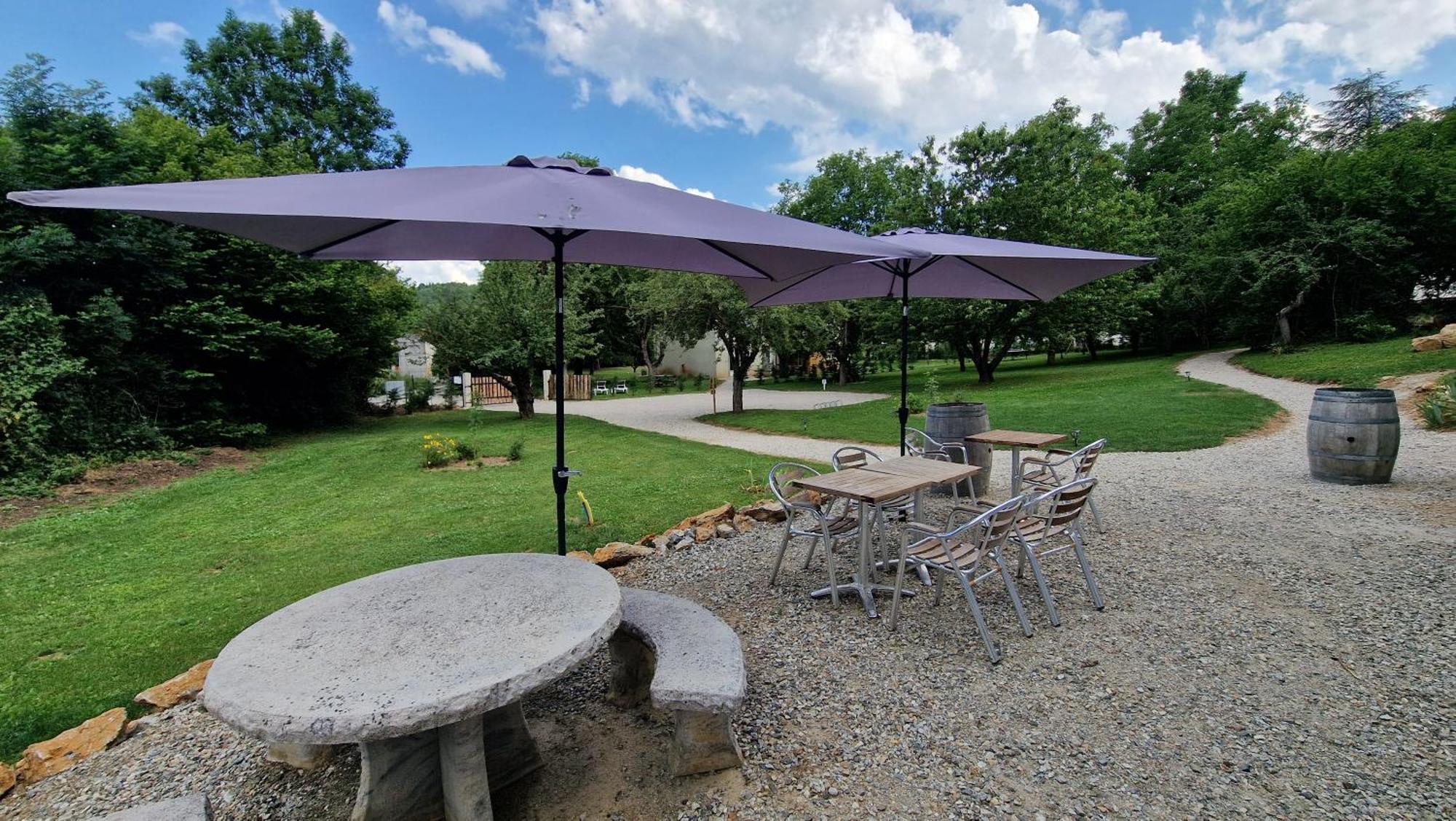 Lodge Tente Les Pommiers Glamping O Rendez-Vous En Demi-Pension Roquefeuil 外观 照片
