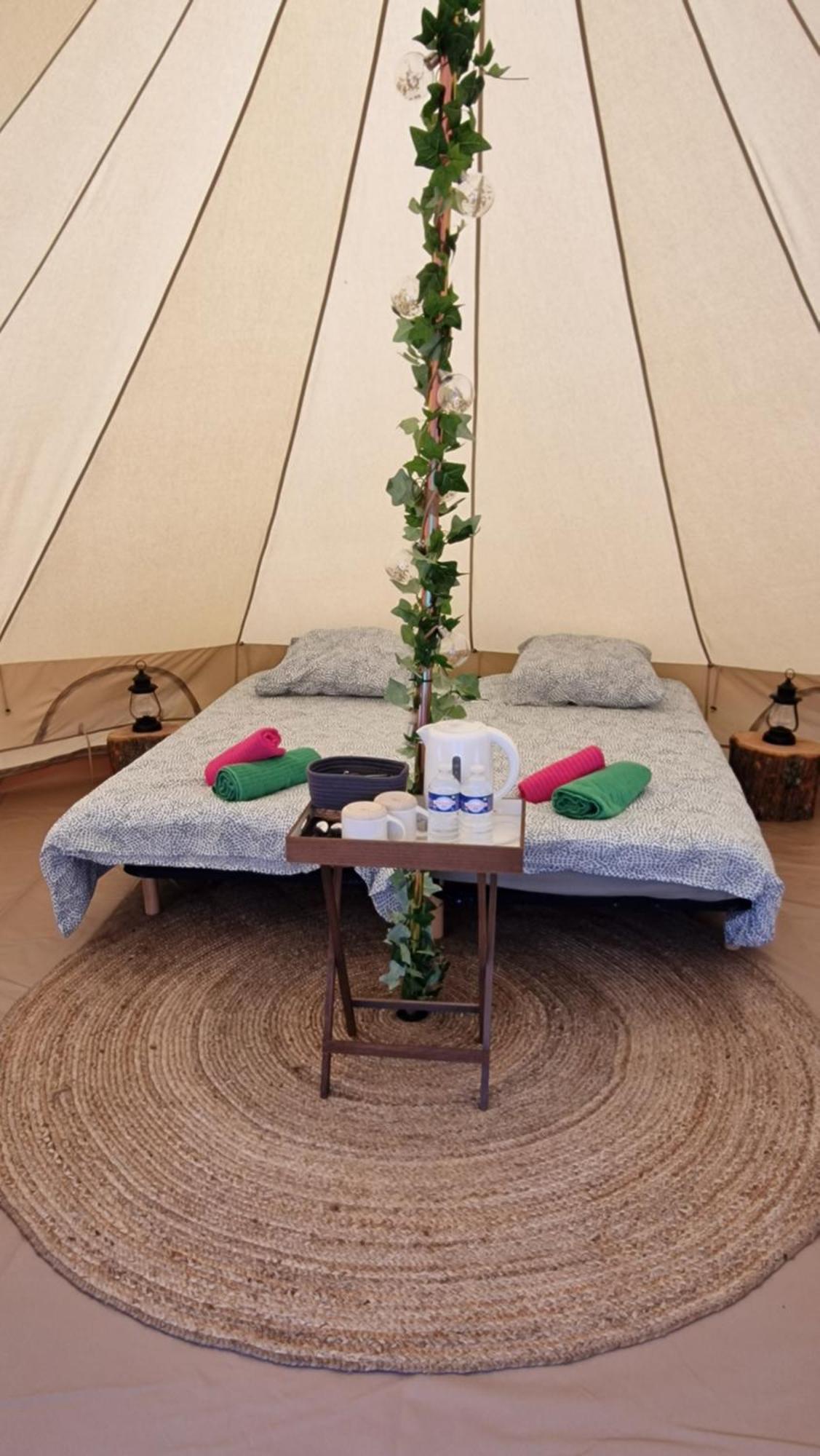 Lodge Tente Les Pommiers Glamping O Rendez-Vous En Demi-Pension Roquefeuil 外观 照片